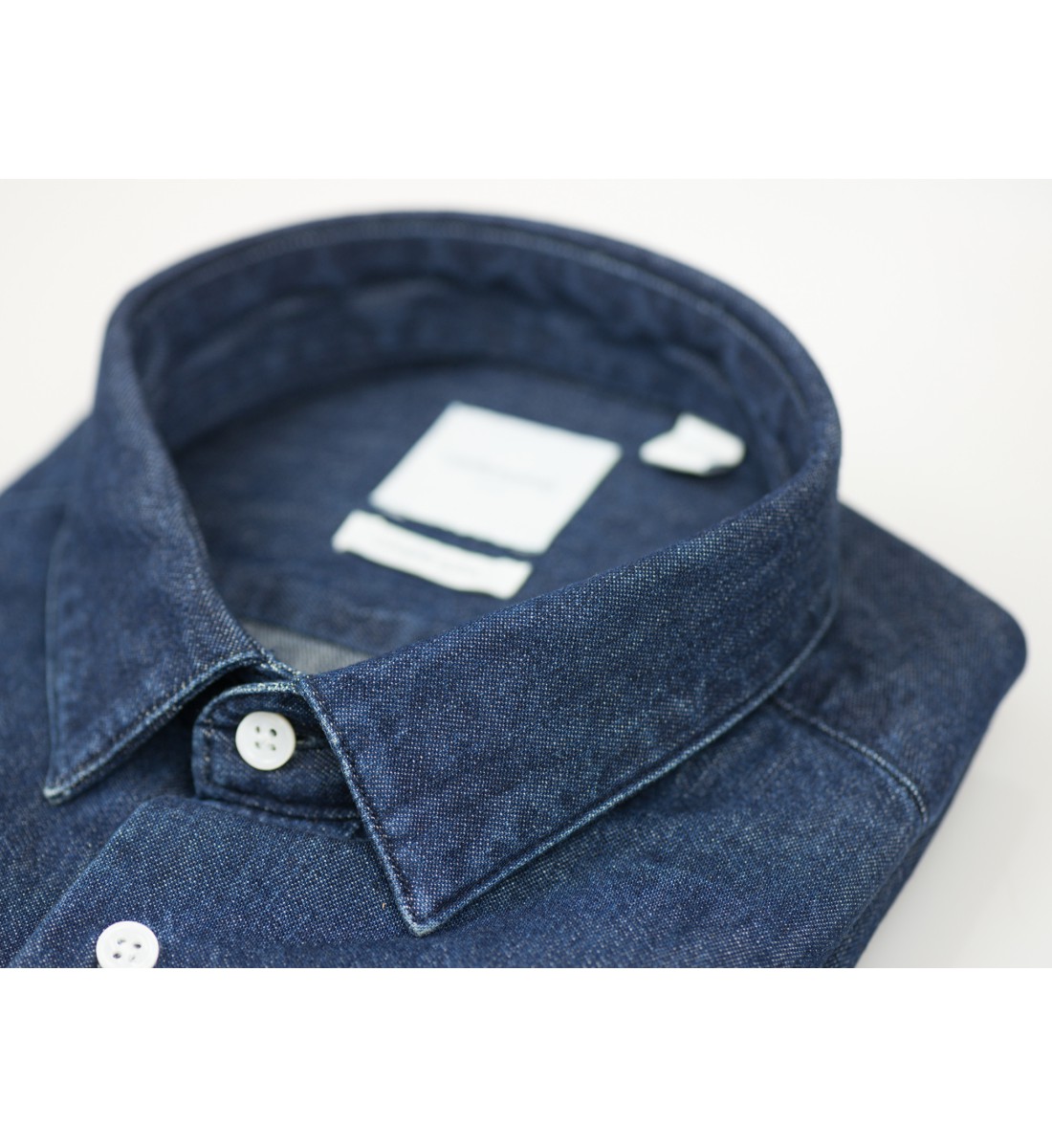 Chemise slim fit en denim brut