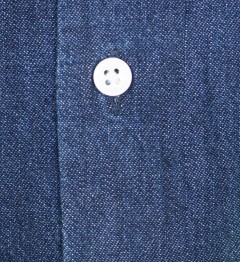 Chemise slim fit en denim brut