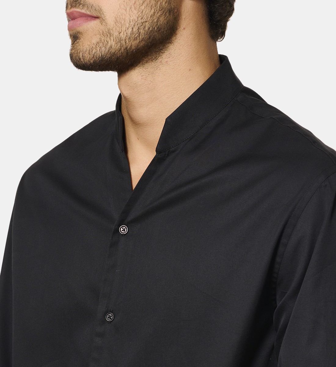 Chemise col chef noire en twill coupe droite