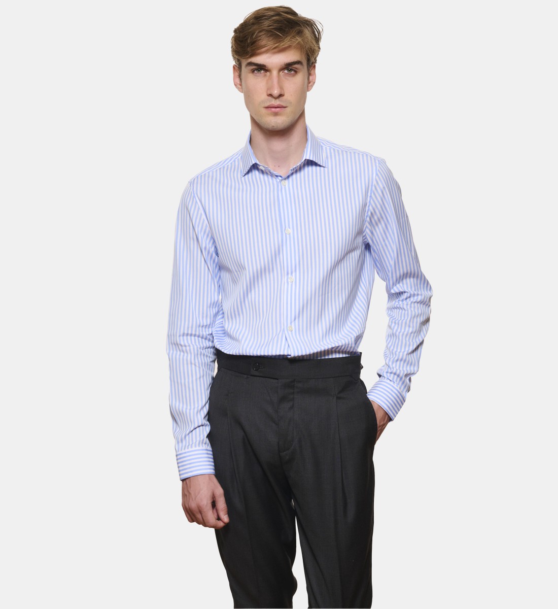 Chemise ciel à rayures bâtons coupe droite