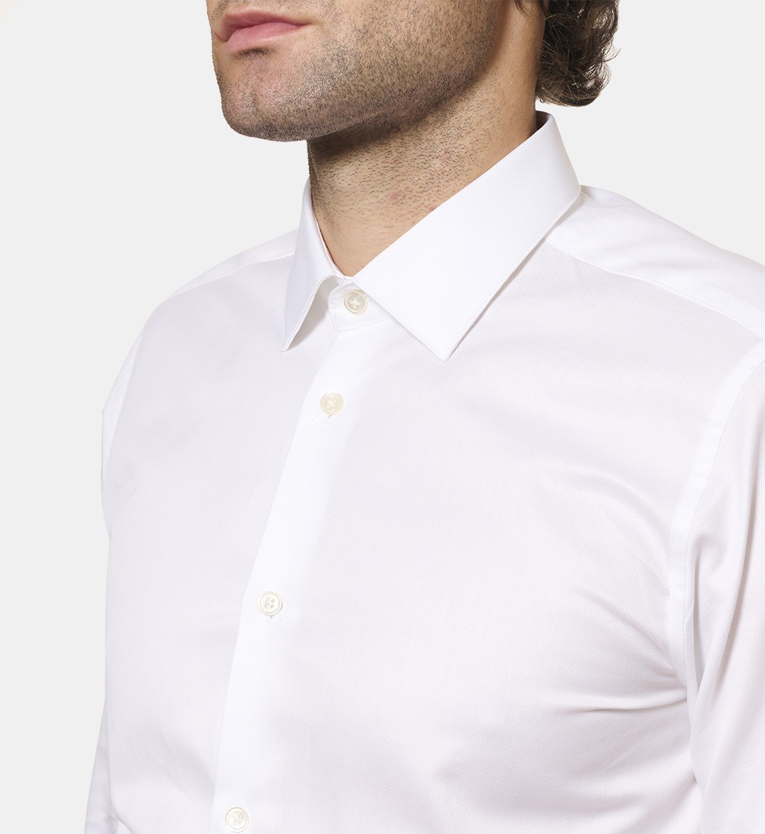 Chemise blanche pointe diamantée coupe cintrée