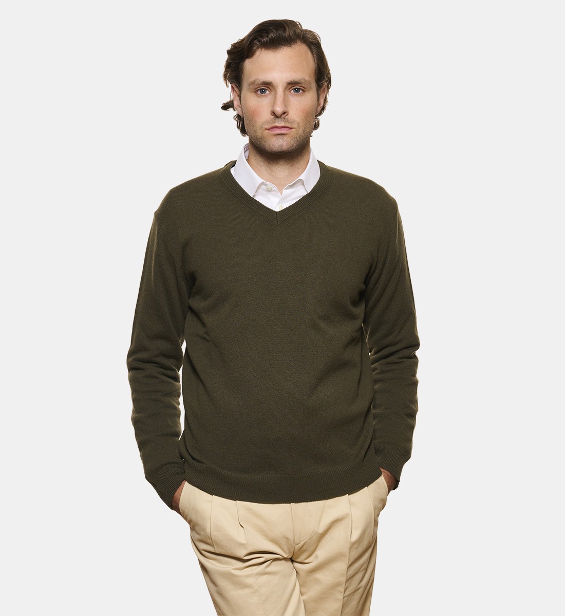 Pull col V kaki en cachemire