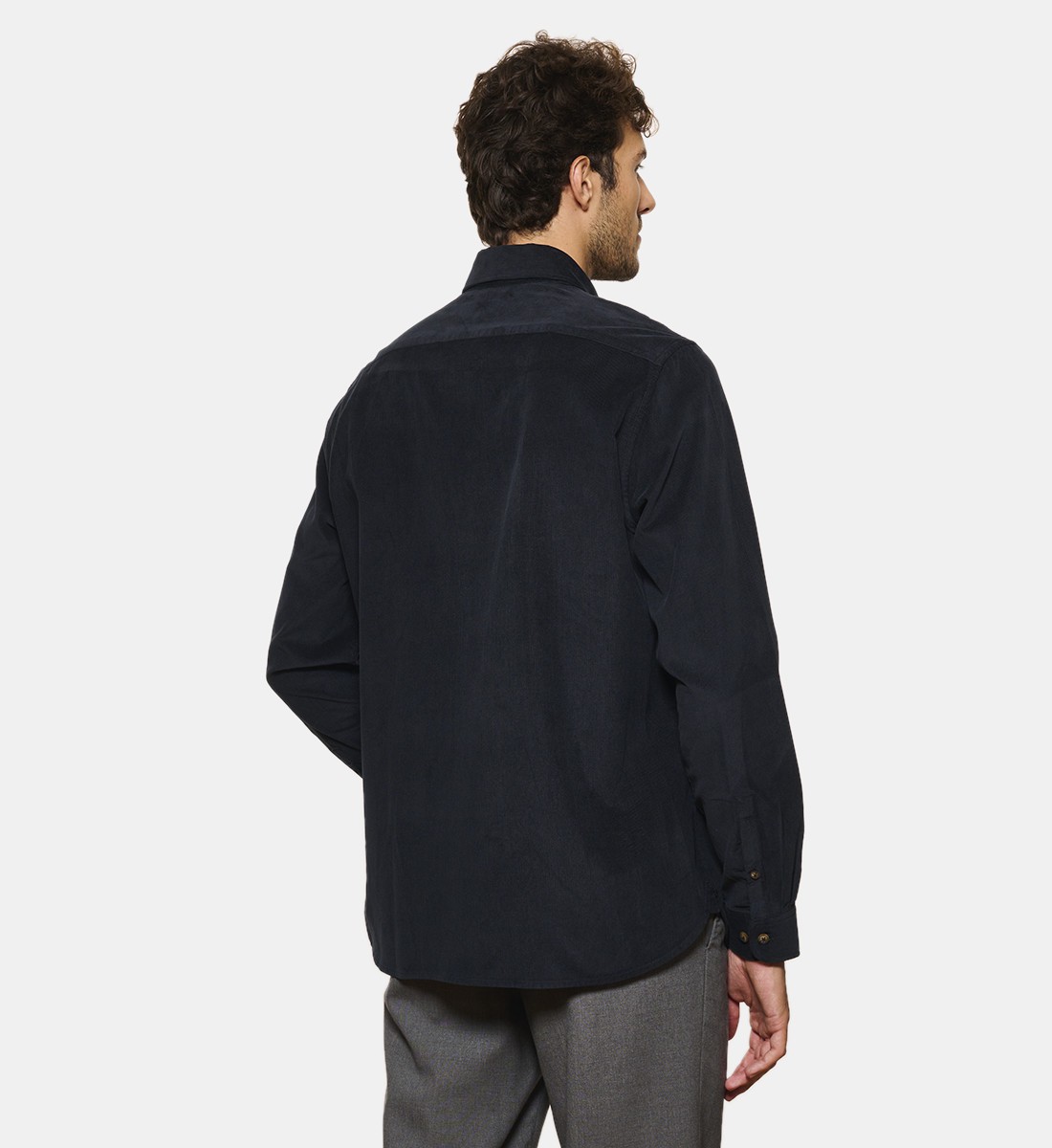 Chemise en velours marine à col boutonné coupe droite