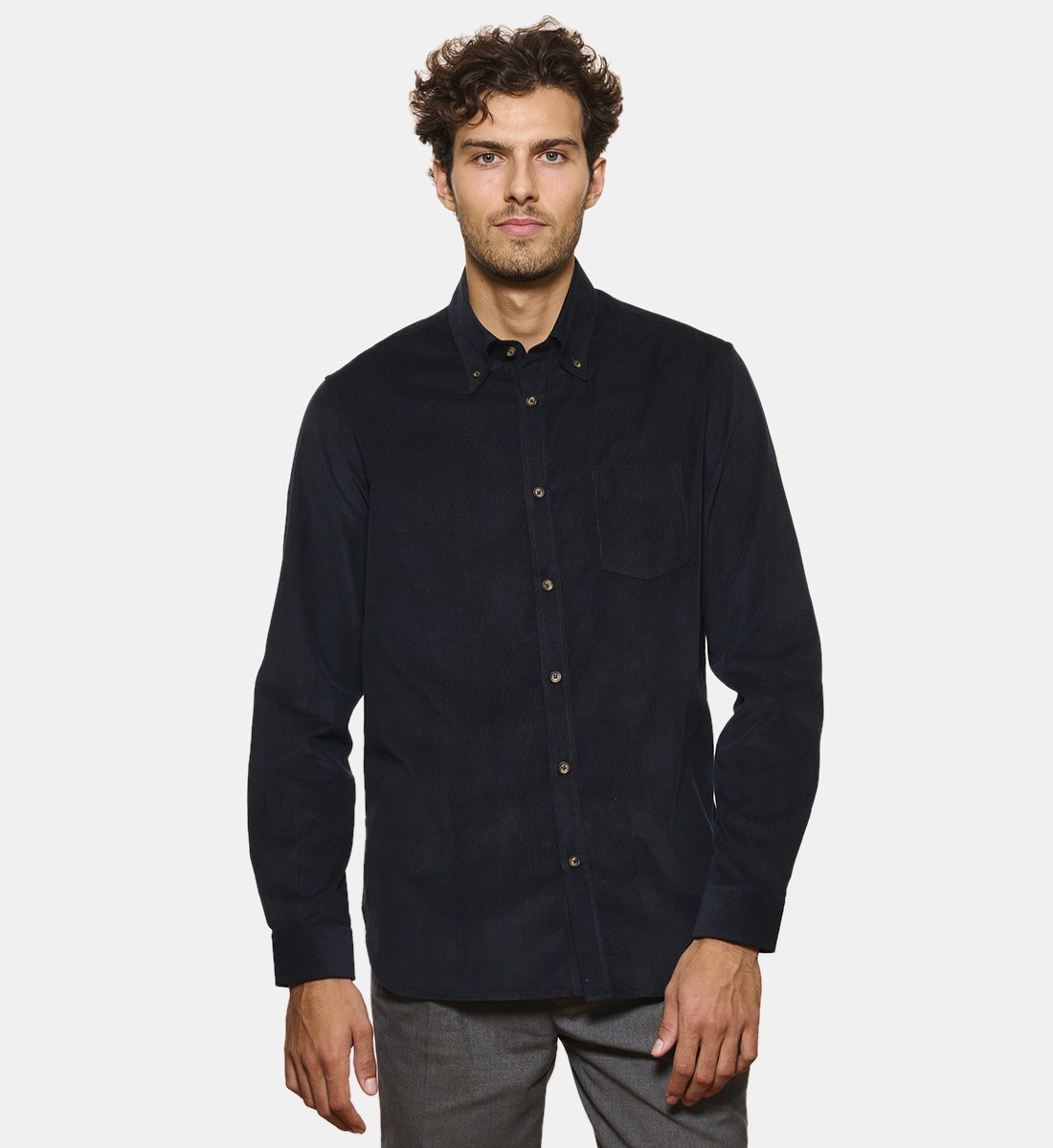 Chemise en velours marine à col boutonné coupe droite