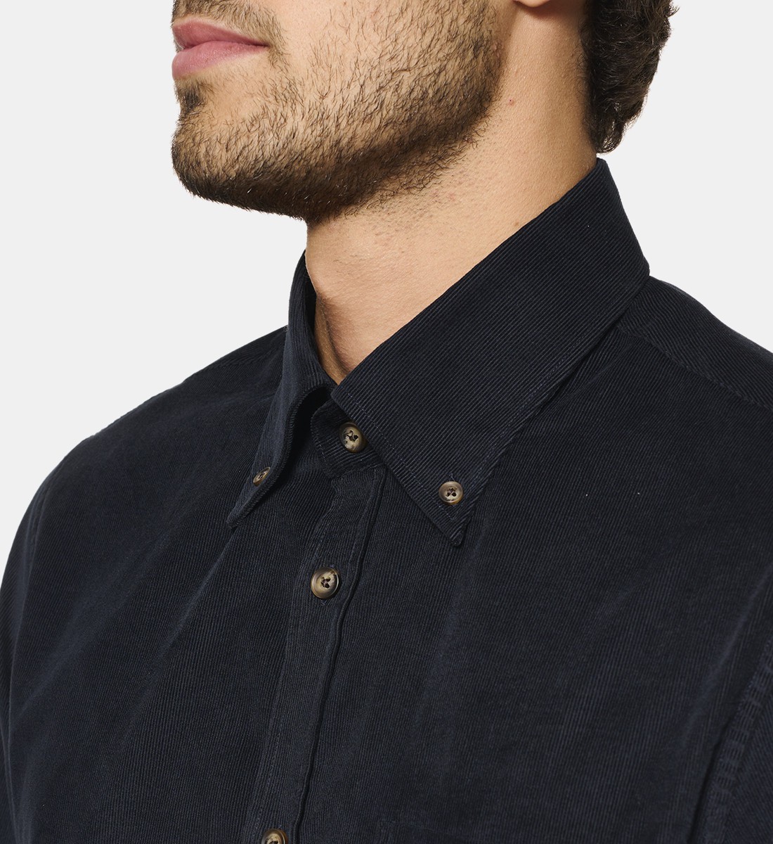 Chemise en velours marine à col boutonné coupe droite