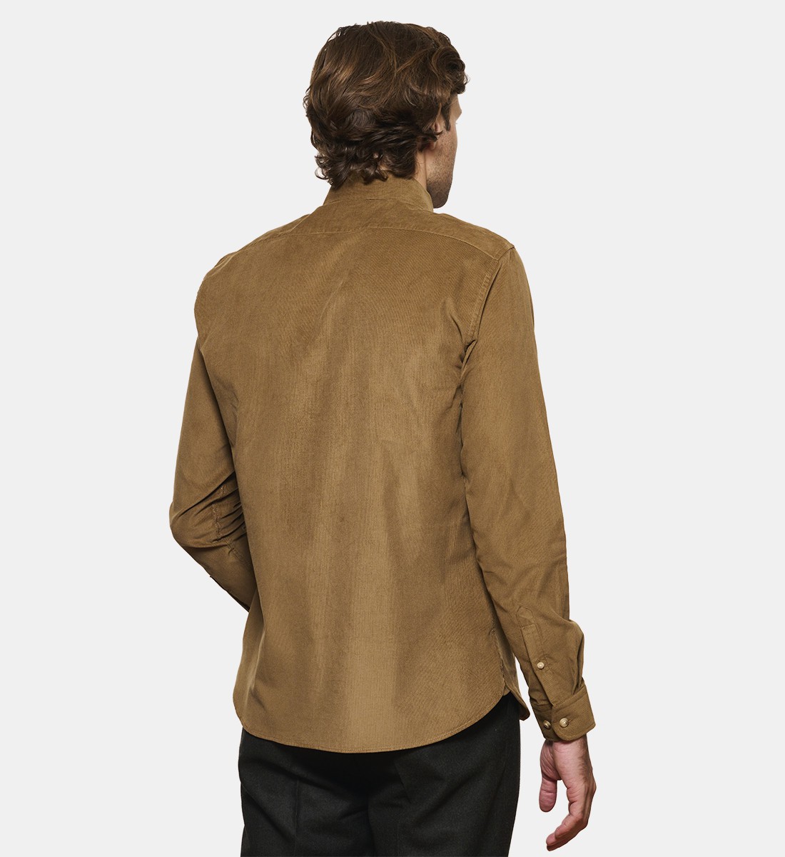 Chemise en velours tabac à col boutonné coupe droite