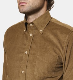 Chemise en velours tabac à col boutonné coupe droite