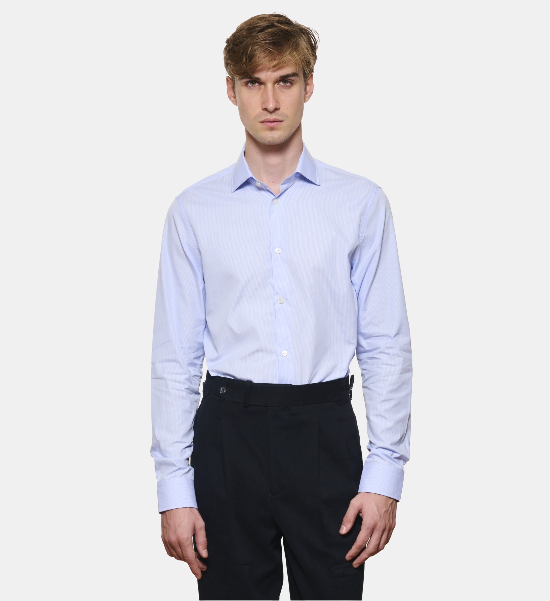Chemise ciel à rayures blanches coupe droite