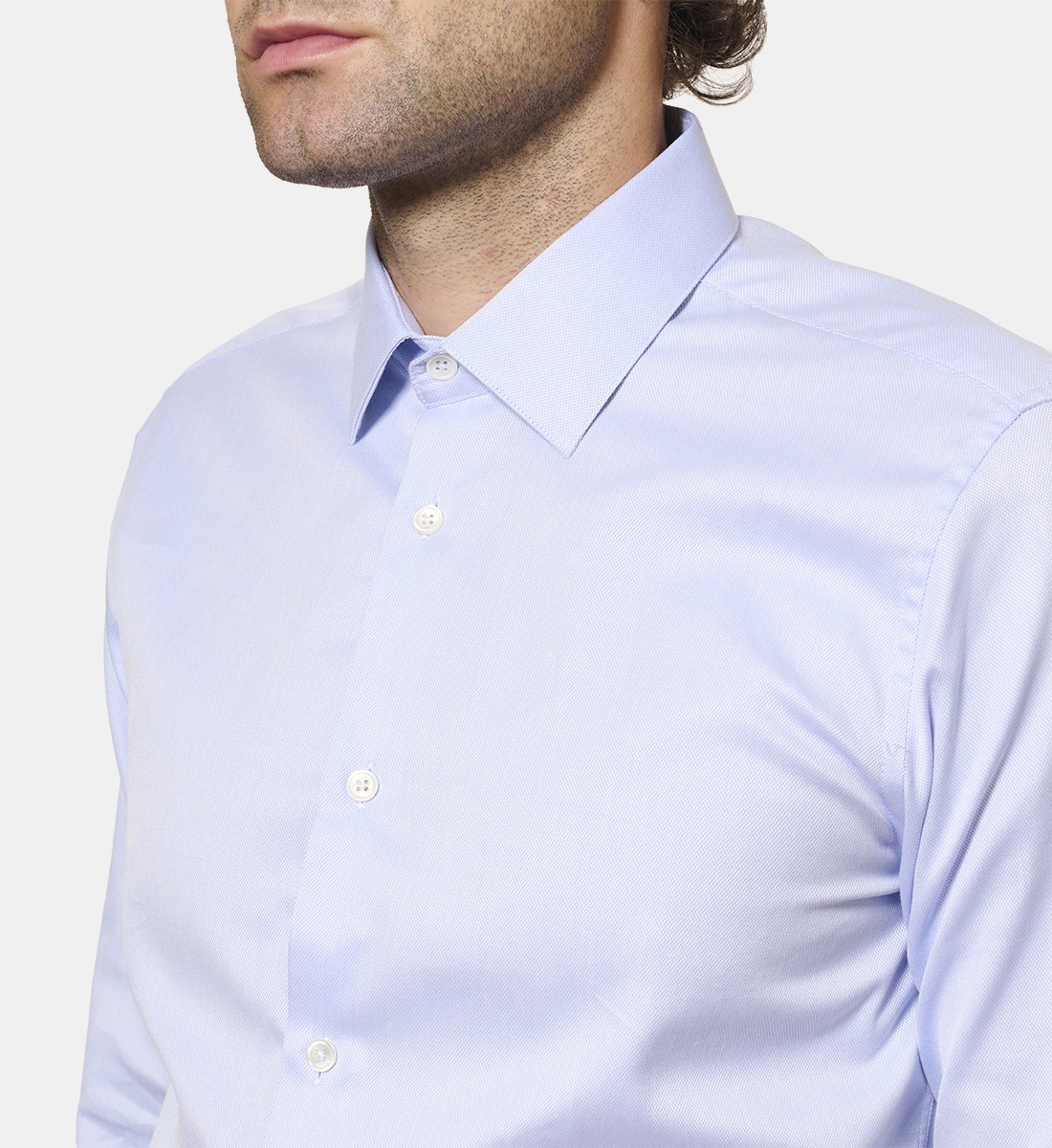 Chemise ciel pointe diamantée coupe cintrée