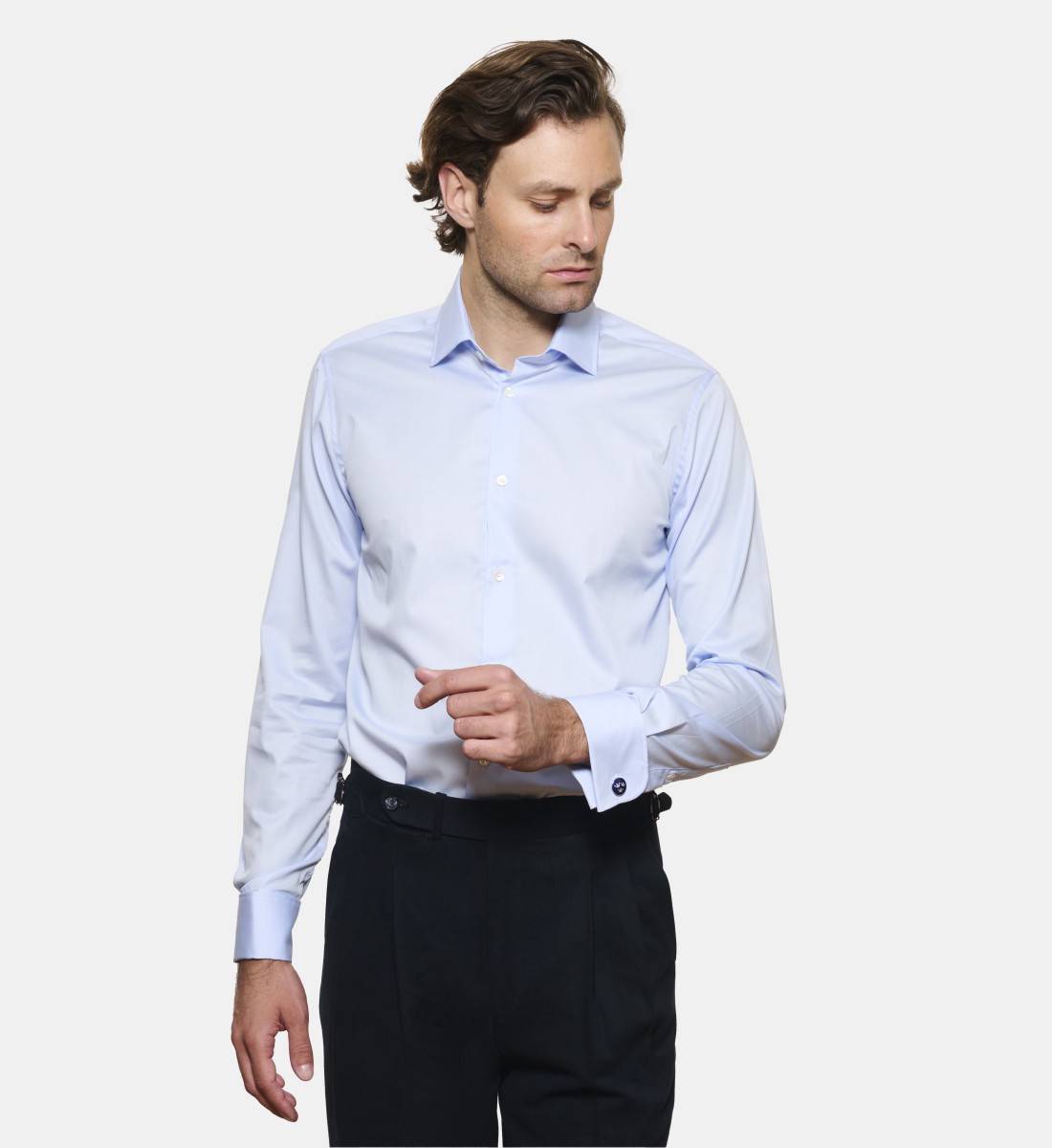 Chemise ciel en twill poignets mousquetaires coupe cintrée