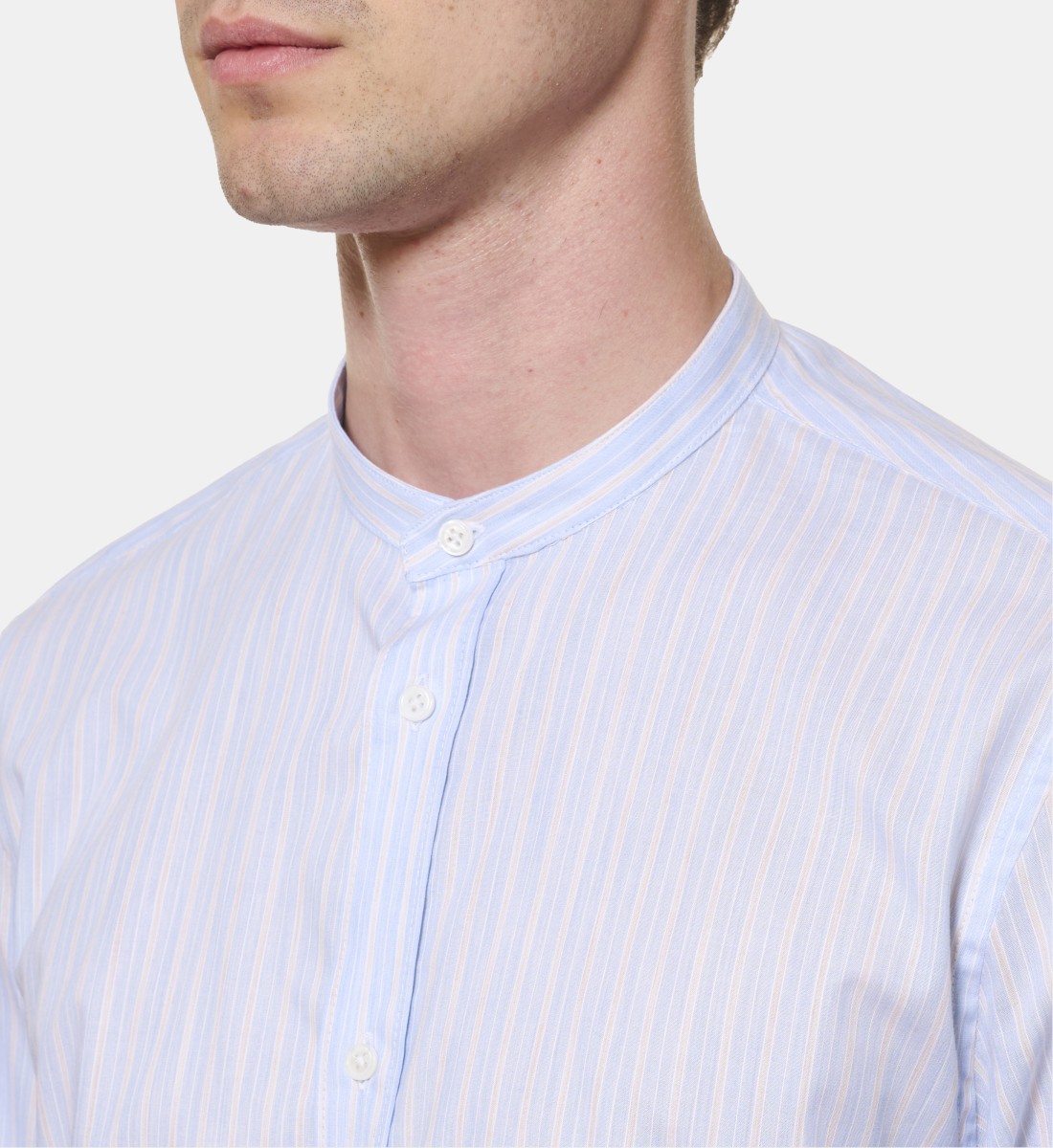 Chemise ciel à rayures beiges col mao