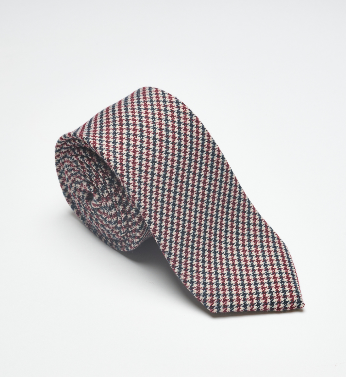 Cravate noir et bordeaux motif pied-de-poule