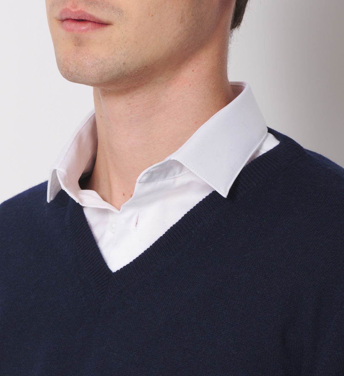Pull col V marine en cachemire