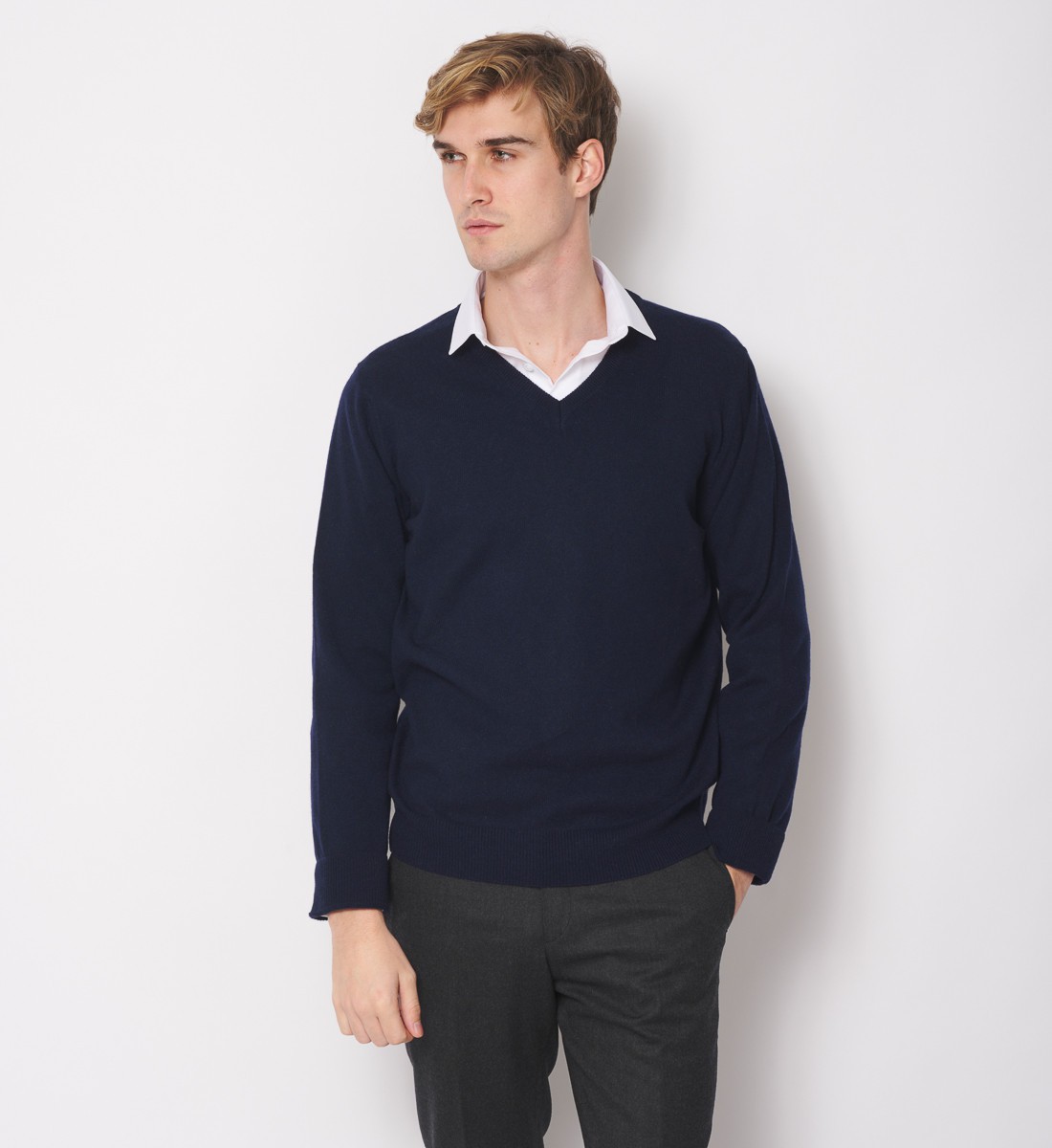 Pull col V marine en cachemire