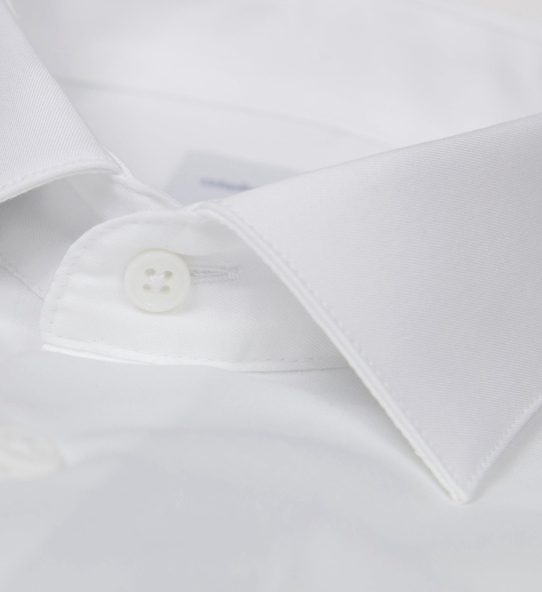 Chemise blanche en twill uni coupe cintrée