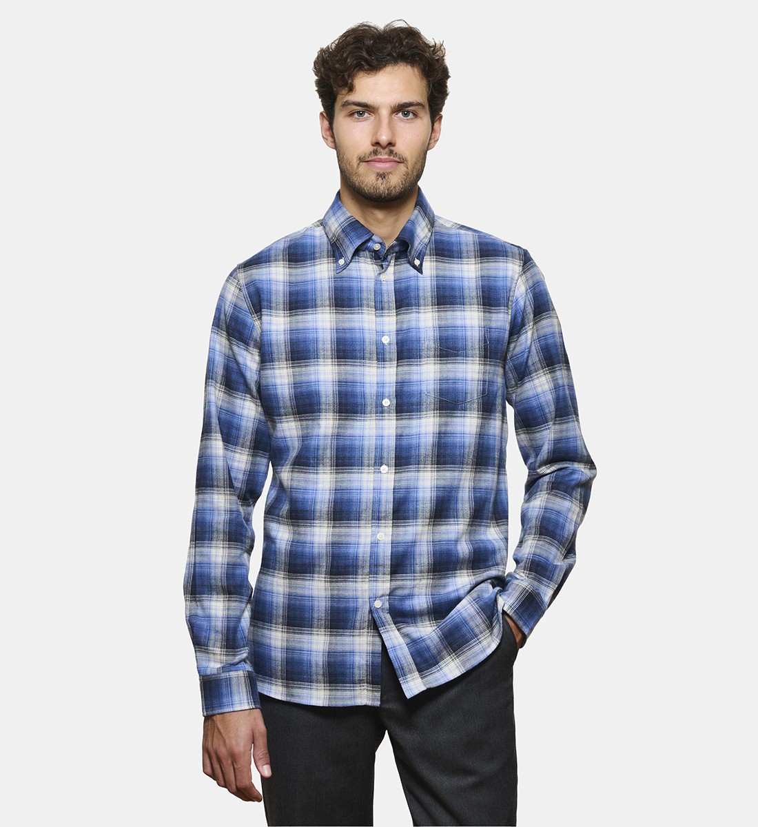 Chemise en velours tabac à col boutonné coupe droite