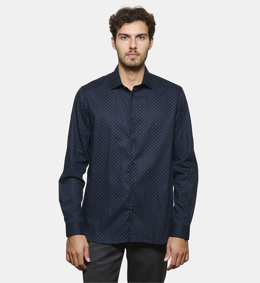 Chemise blanche à motif floral coupe droite