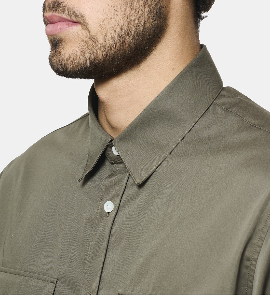 Chemise kaki en gabardine coupe droite