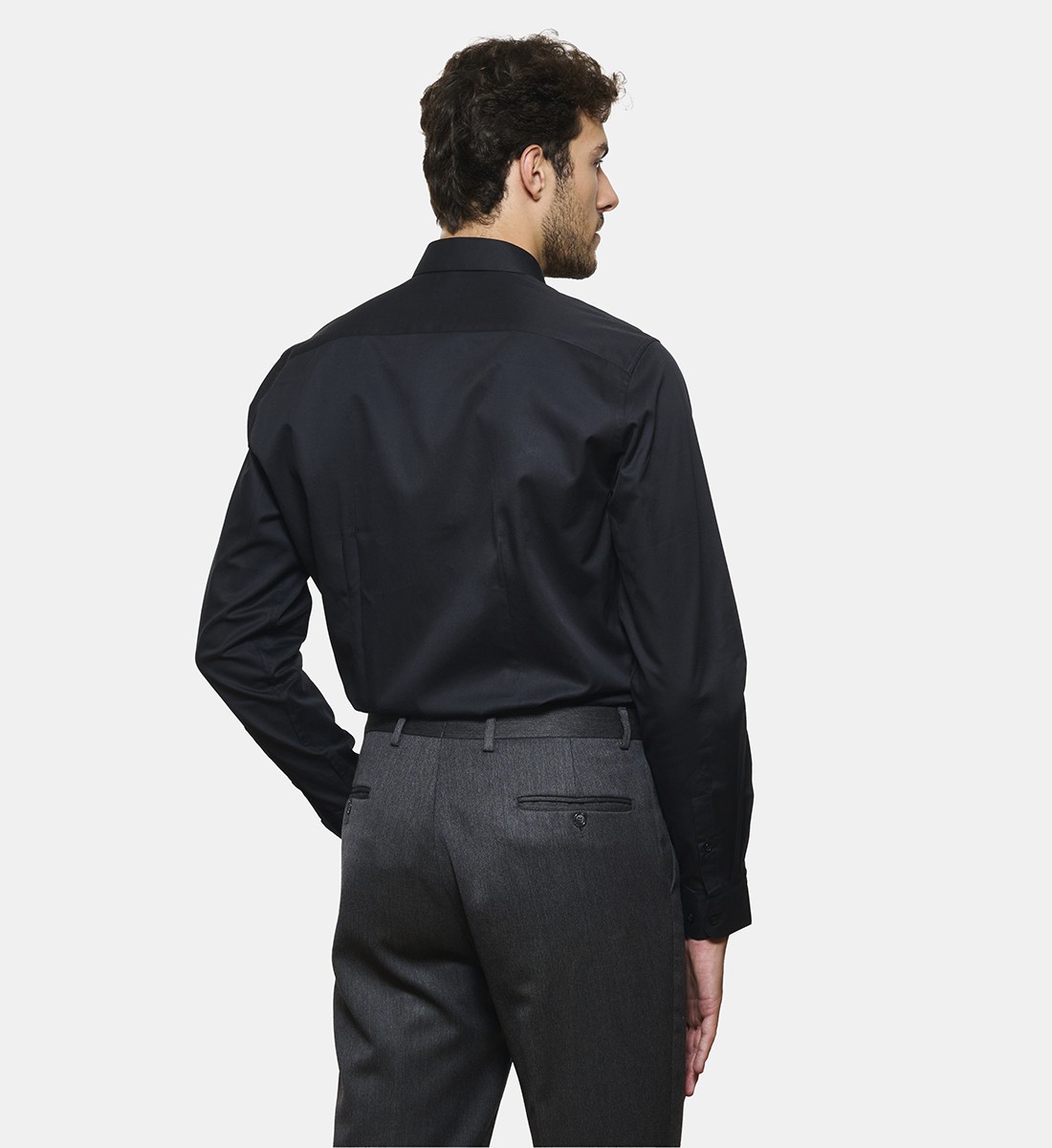 Chemise noire en twill coupe cintrée