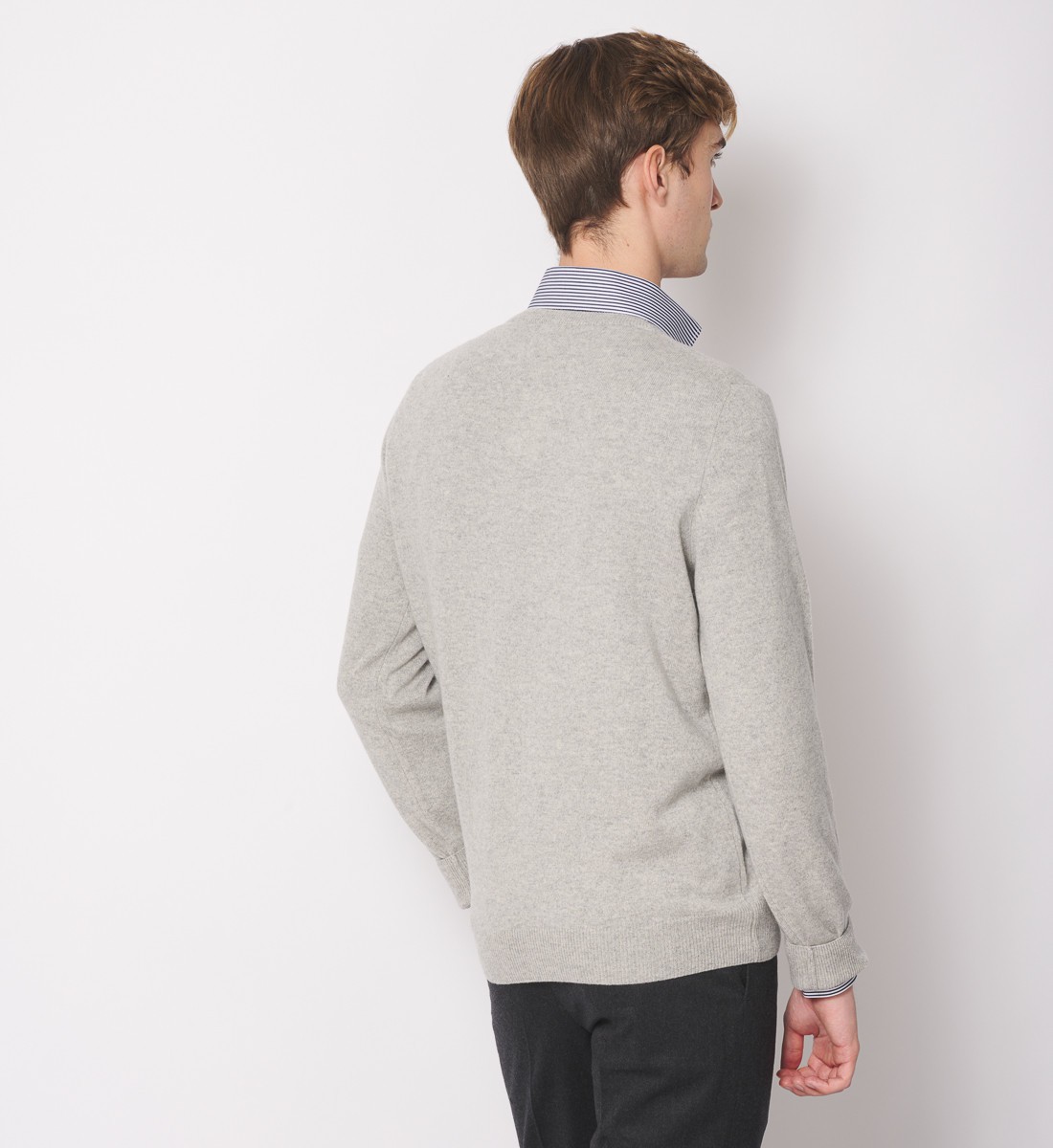 Pull col V gris clair en cachemire