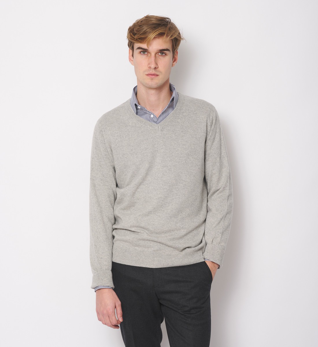 Pull col V gris clair en cachemire