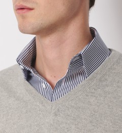 Pull col V gris clair en cachemire