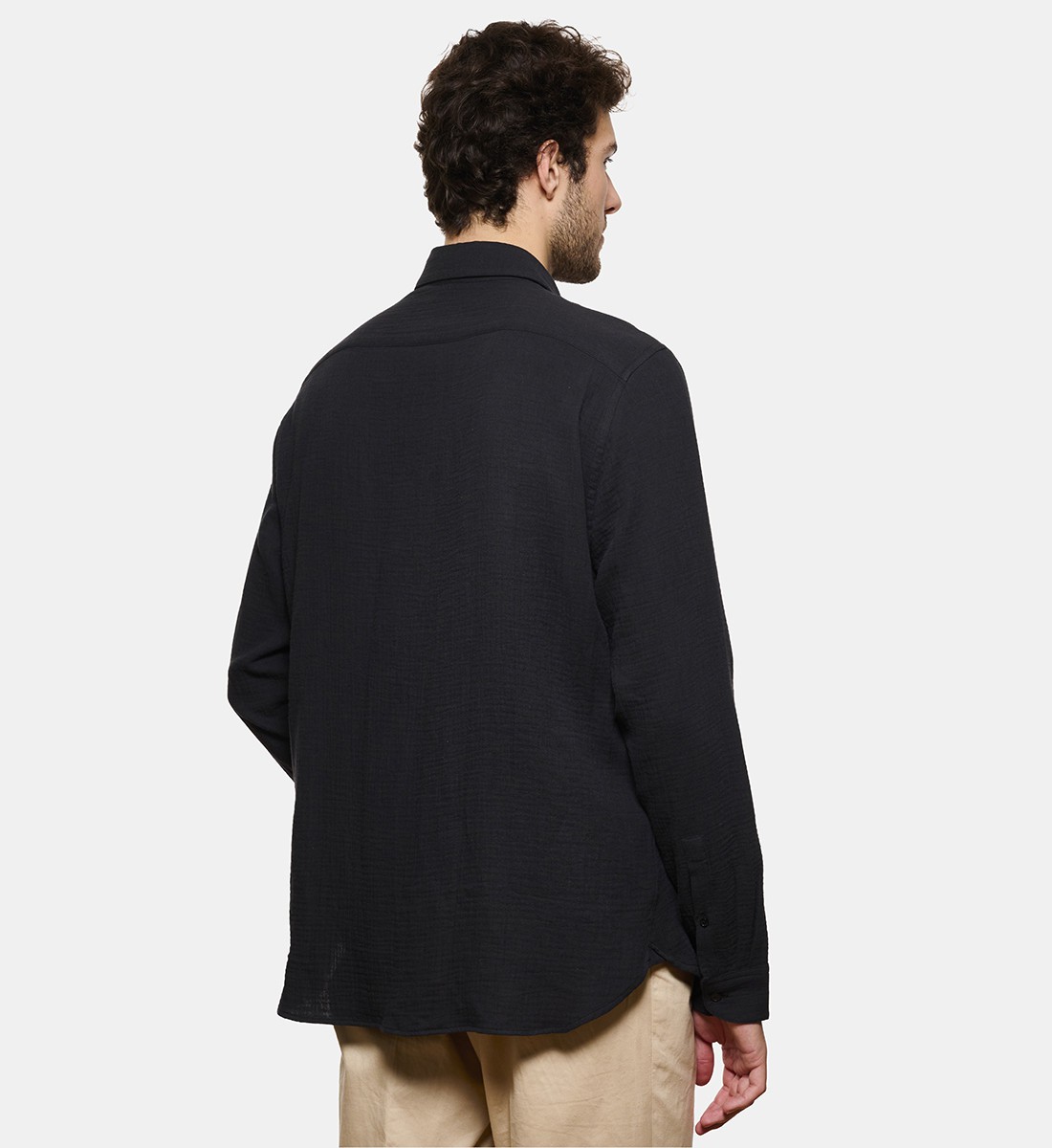 Chemise en gaze de coton noir coupe droite