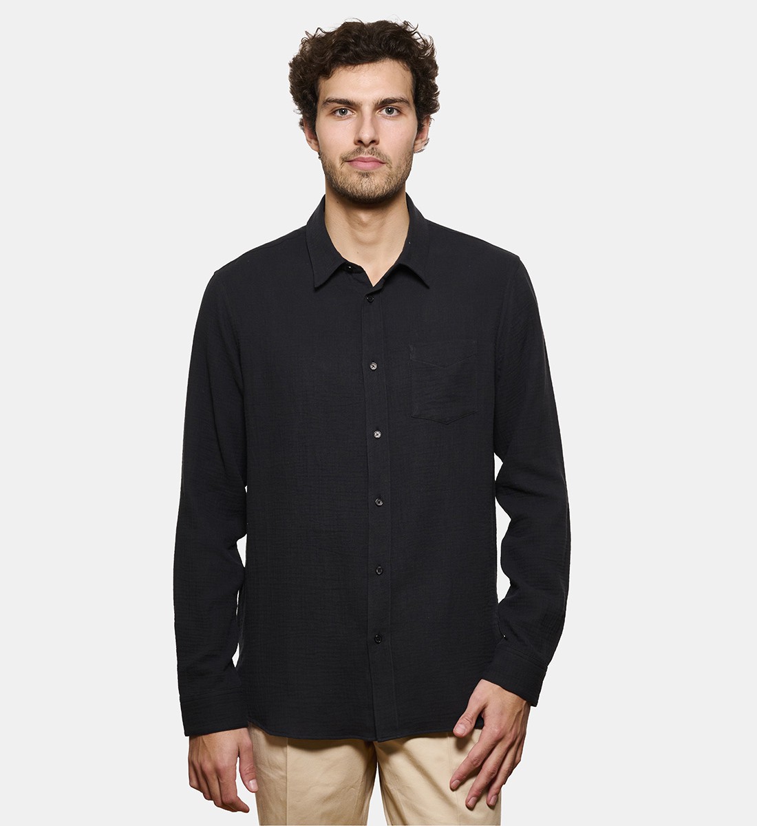 Chemise en gaze de coton noir coupe droite