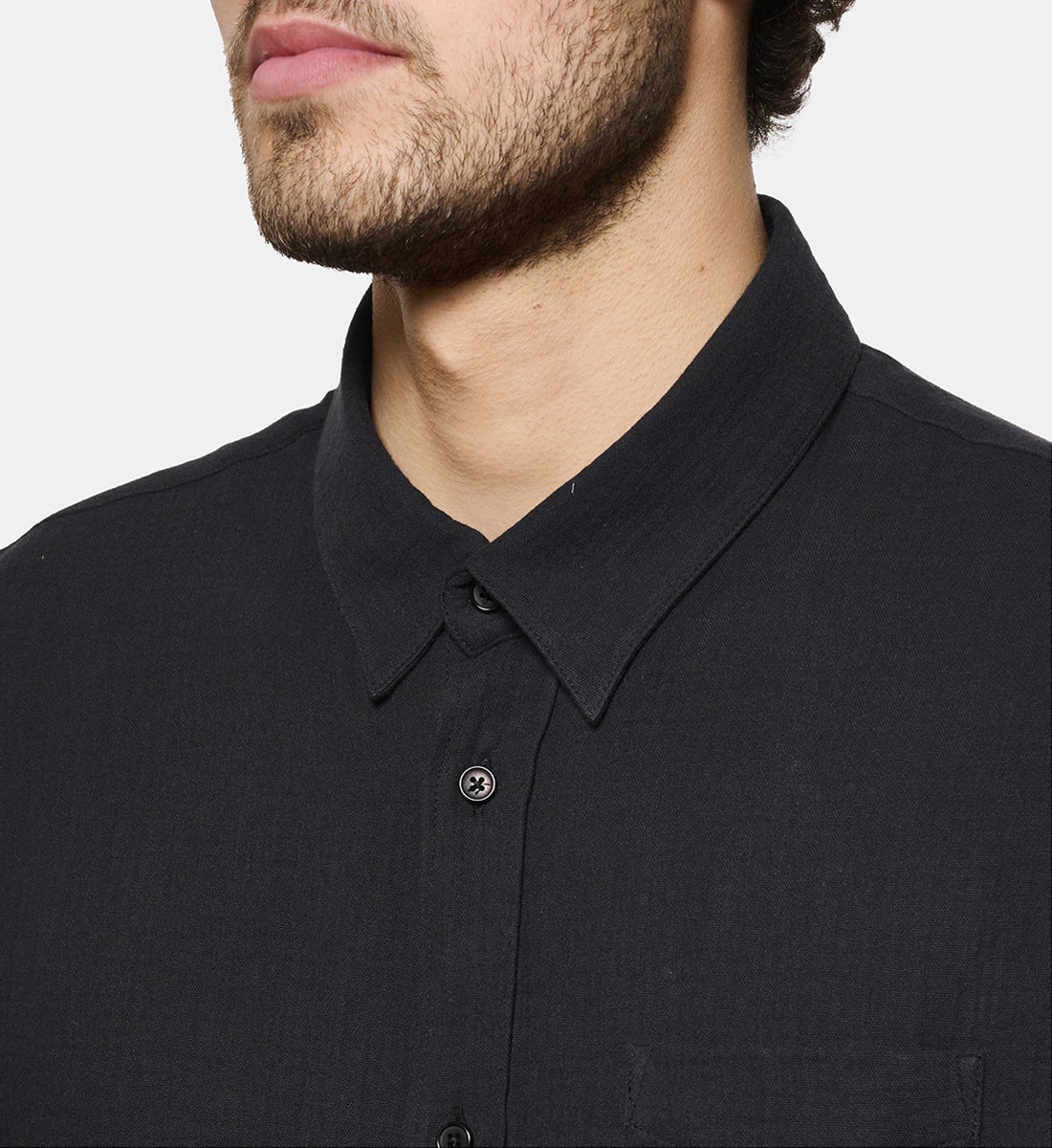 Chemise en gaze de coton noir coupe droite