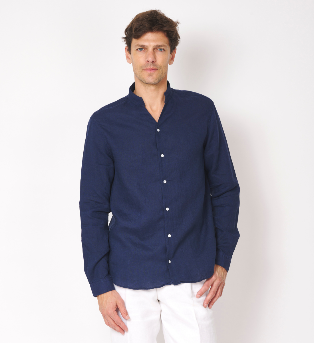 Chemise col chef en lin marine coupe droite