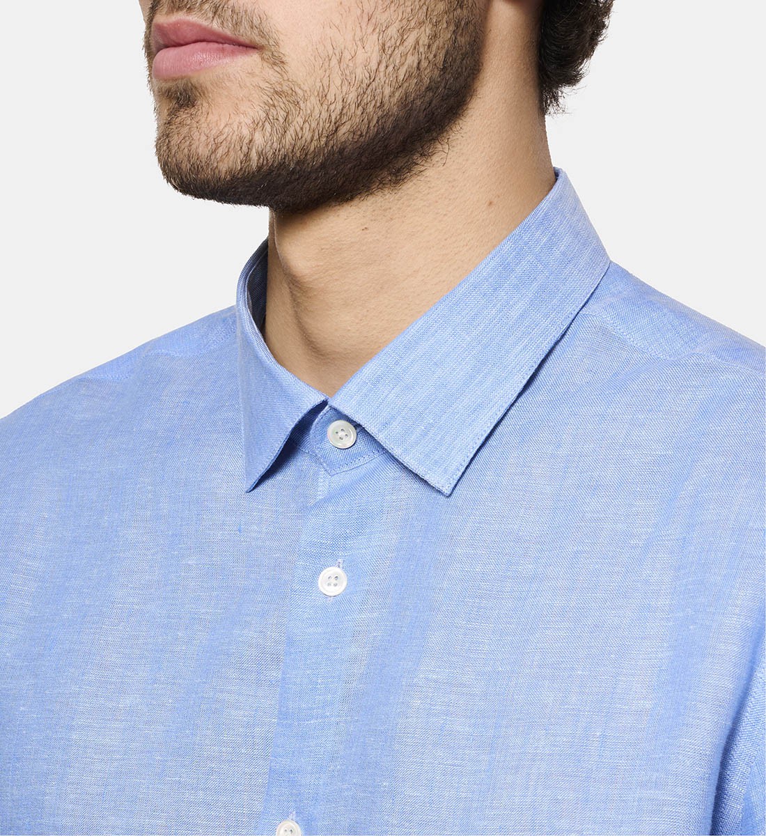Chemise en lin bleu coupe cintrée