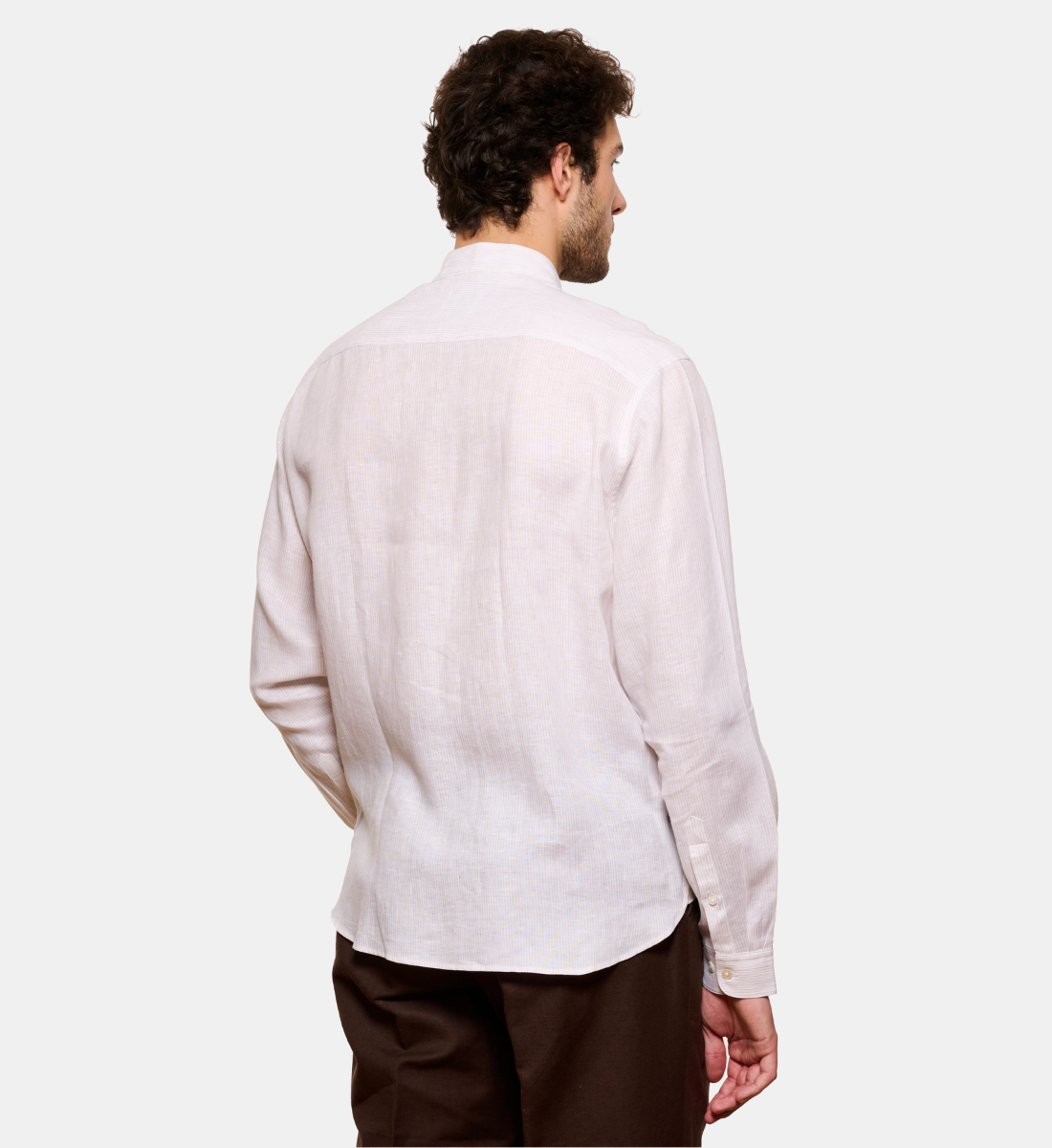 Chemise col chef en lin à rayures beige coupe droite