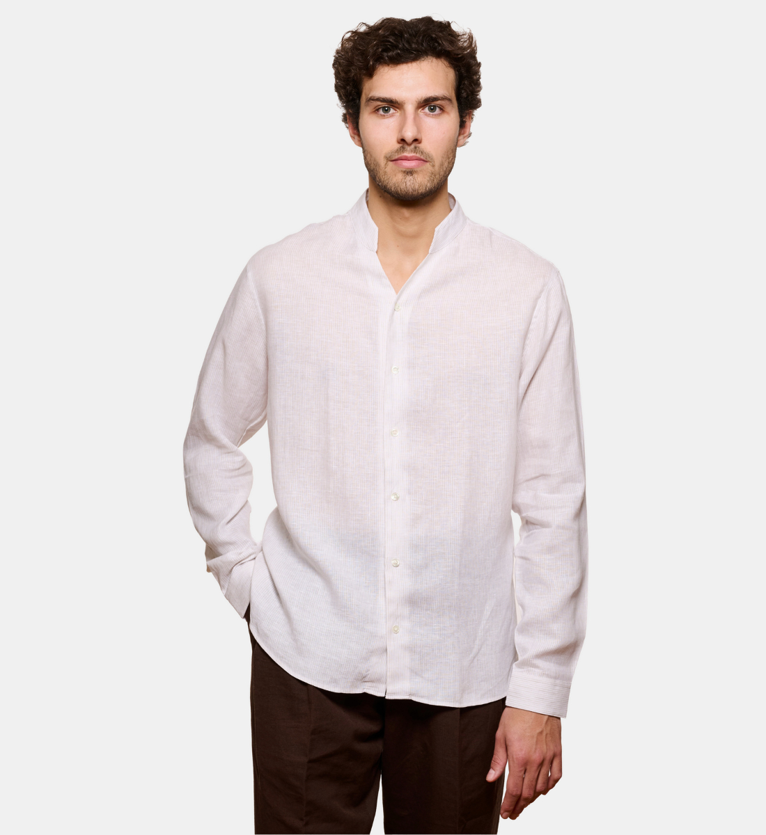 Chemise col chef en lin à rayures beige coupe droite