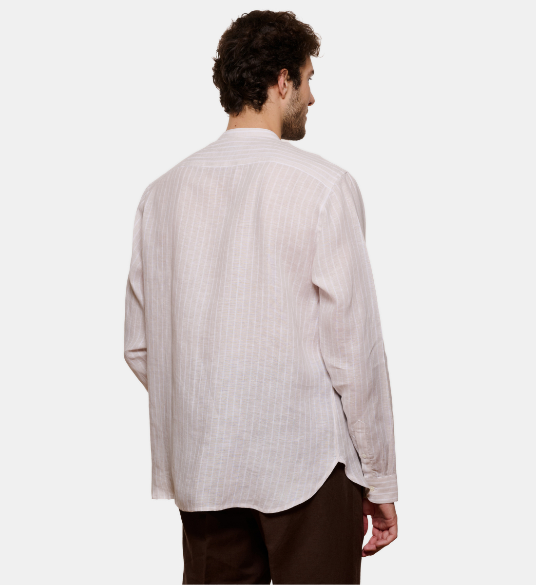 Chemise beige col mao en lin à rayures coupe droite