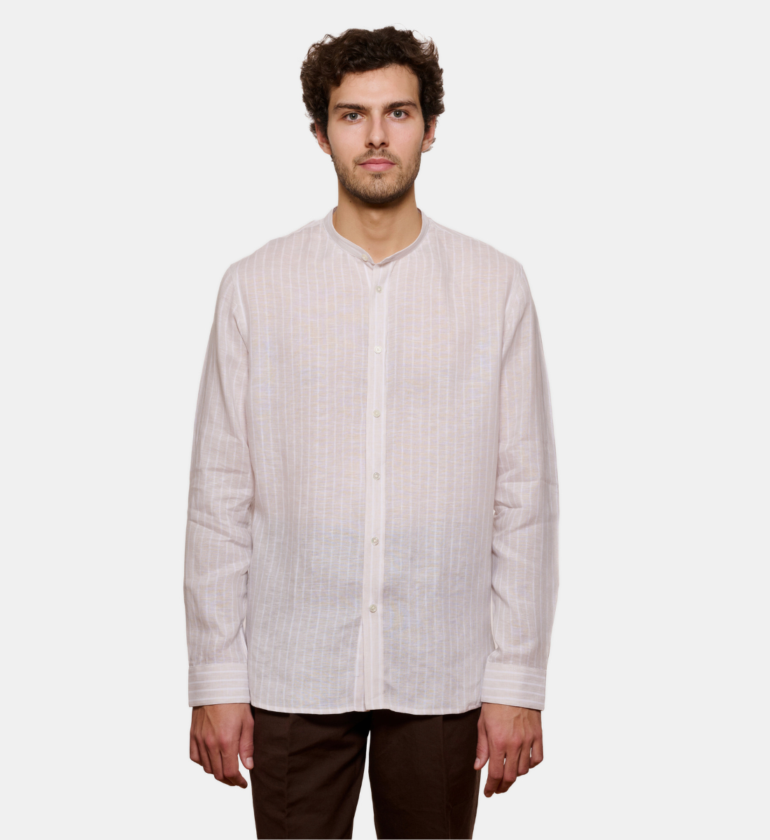 Chemise beige col mao en lin à rayures coupe droite