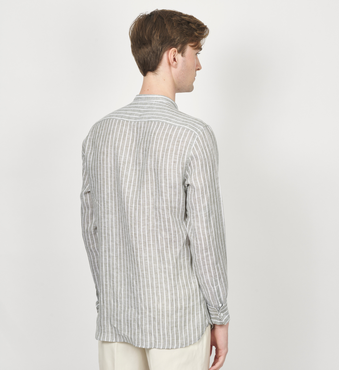 Chemise kaki col mao en lin à rayures coupe droite