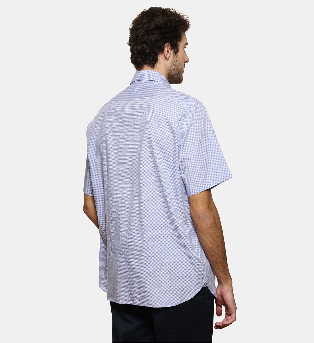 Chemise ciel à motif floral manches courtes coupe cintrée
