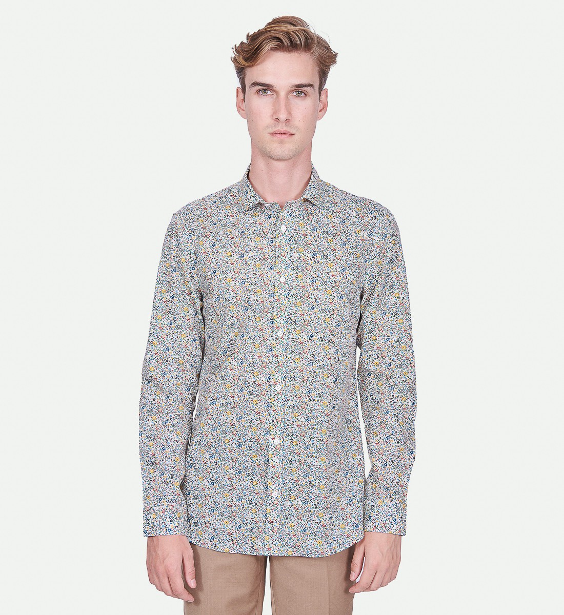 Chemise beige à motif floral coupe cintrée