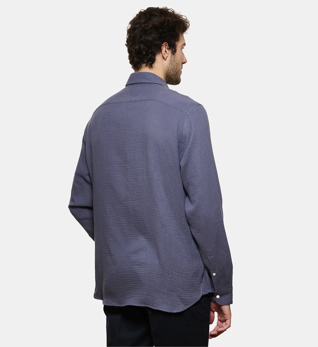 Chemise en gaze de coton bleu coupe droite