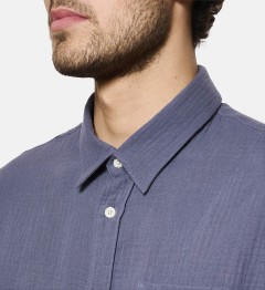 Chemise en gaze de coton bleu coupe droite