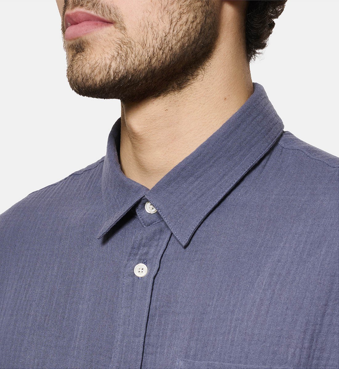 Chemise en gaze de coton bleu coupe droite
