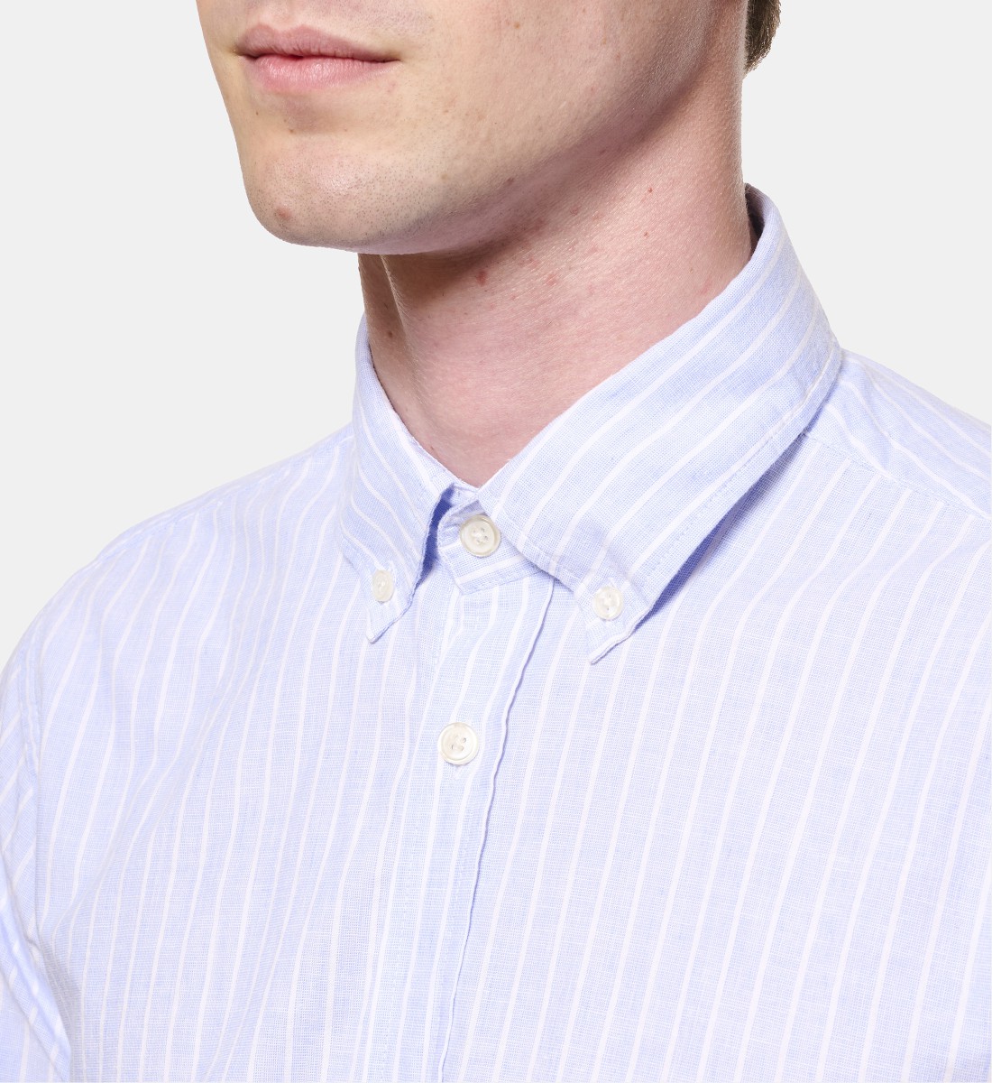 Chemise à rayures en coton et lin ciel col pointes boutonnées coupe droite