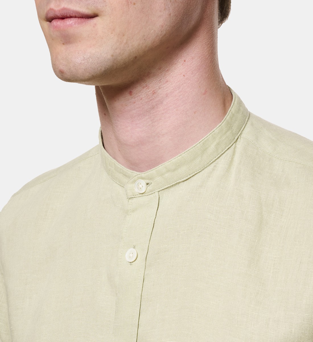 Chemise en lin Amande col Mao coupe droite