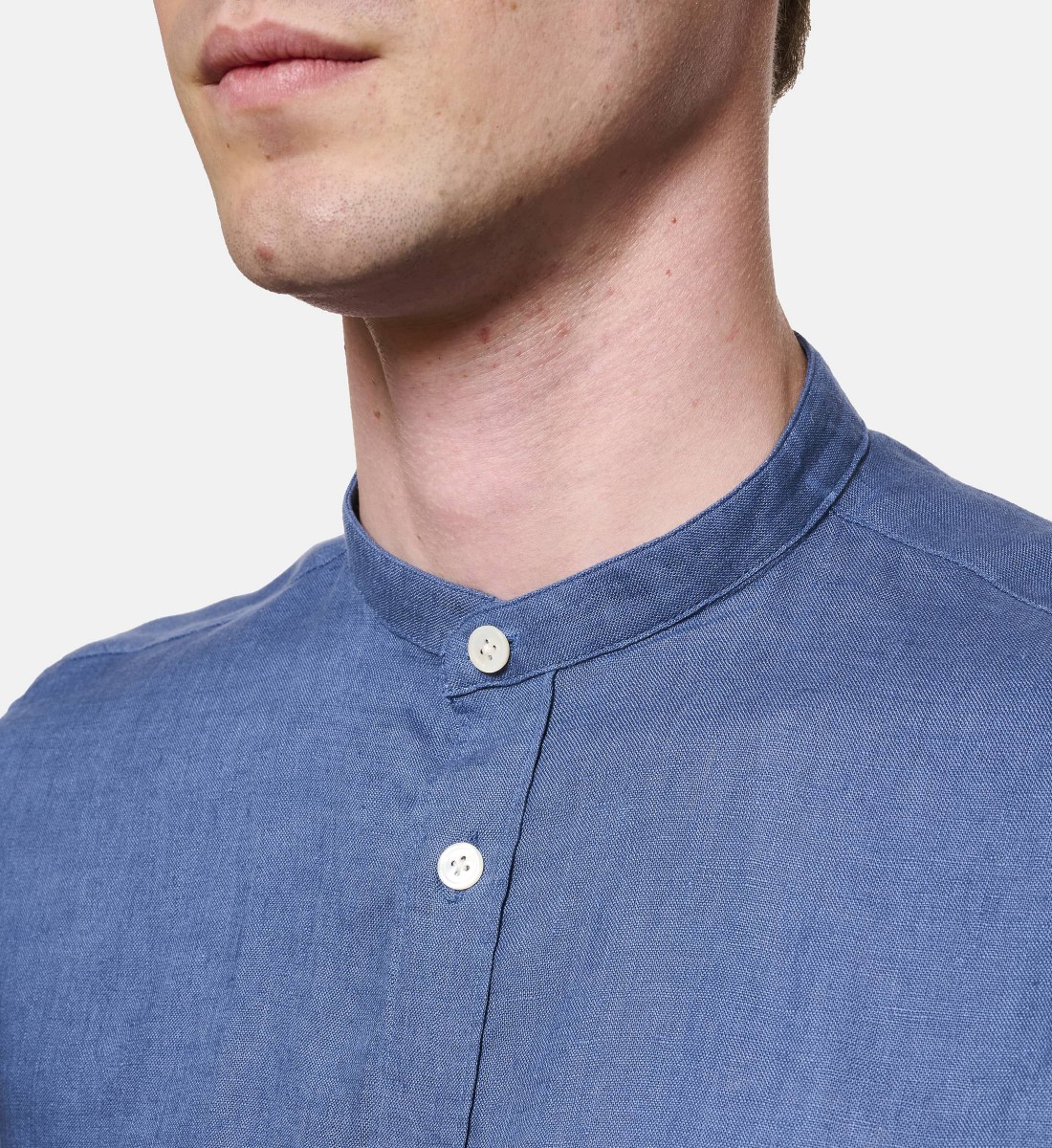 Chemise en lin bleu col Mao coupe droite